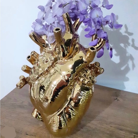 Love in Bloom Vase in Gold Edition - Picture 7 of 9
